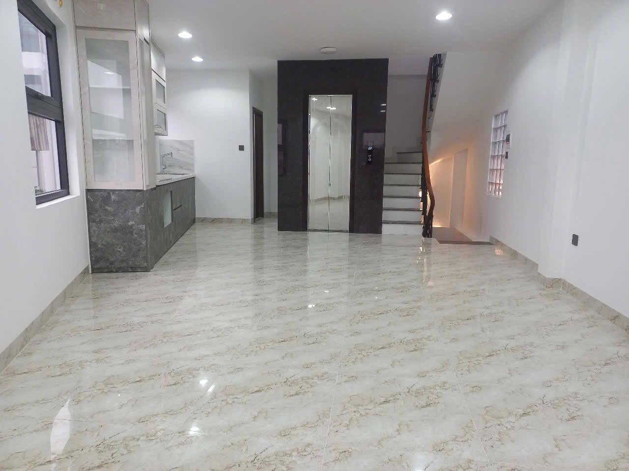 HOT bán nhà ngõ Chợ Khâm Thiên, Đống Đa, 50m2, 6T Thang máy, 11.8 tỷ - Ảnh 2