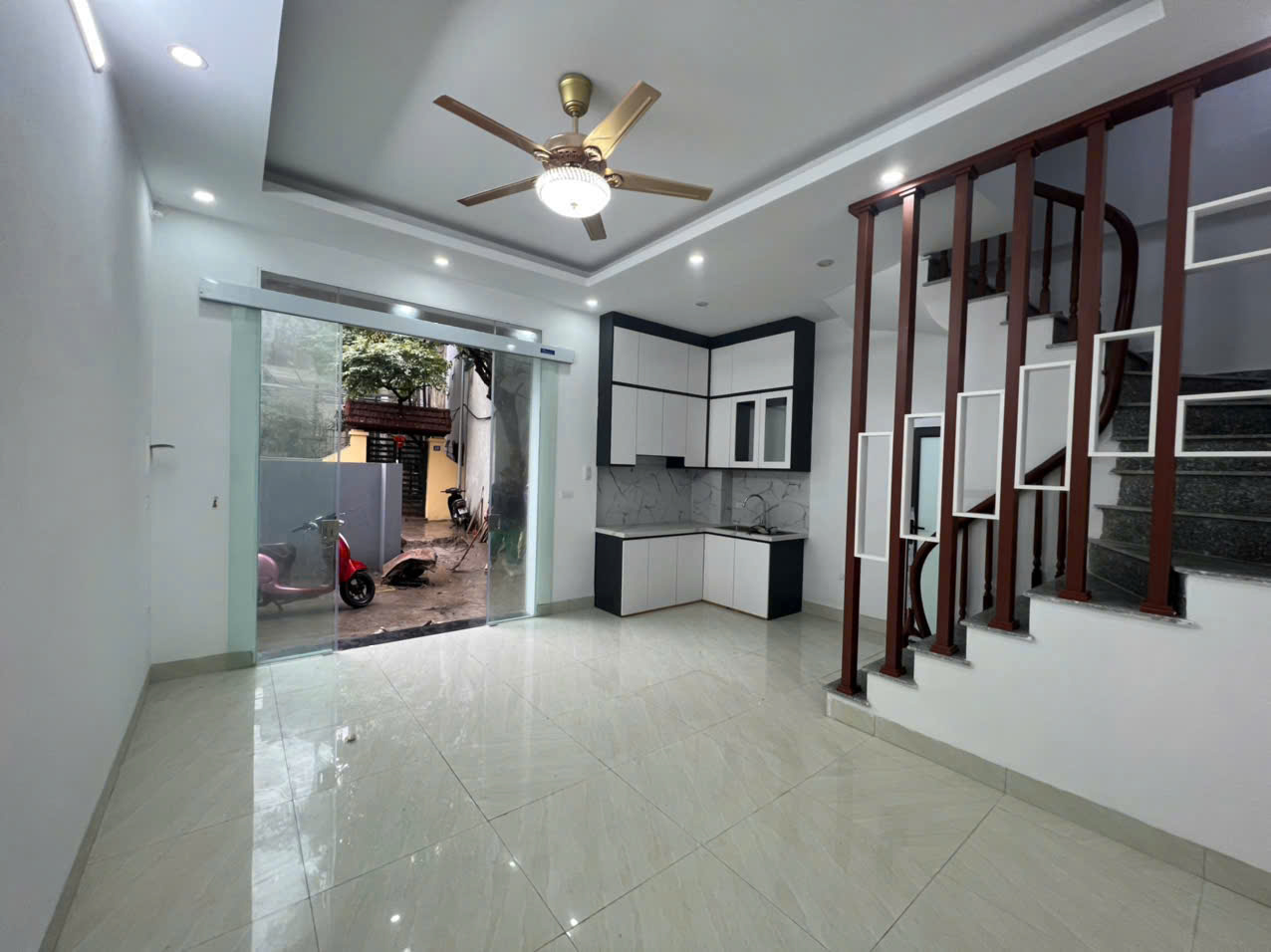 Cần Bán Nhà Lĩnh Nam 31m 5 Tầng 4 Phòng Xây Mới Giá 5.95Tỷ Sổ Chính Chủ - Ảnh 2
