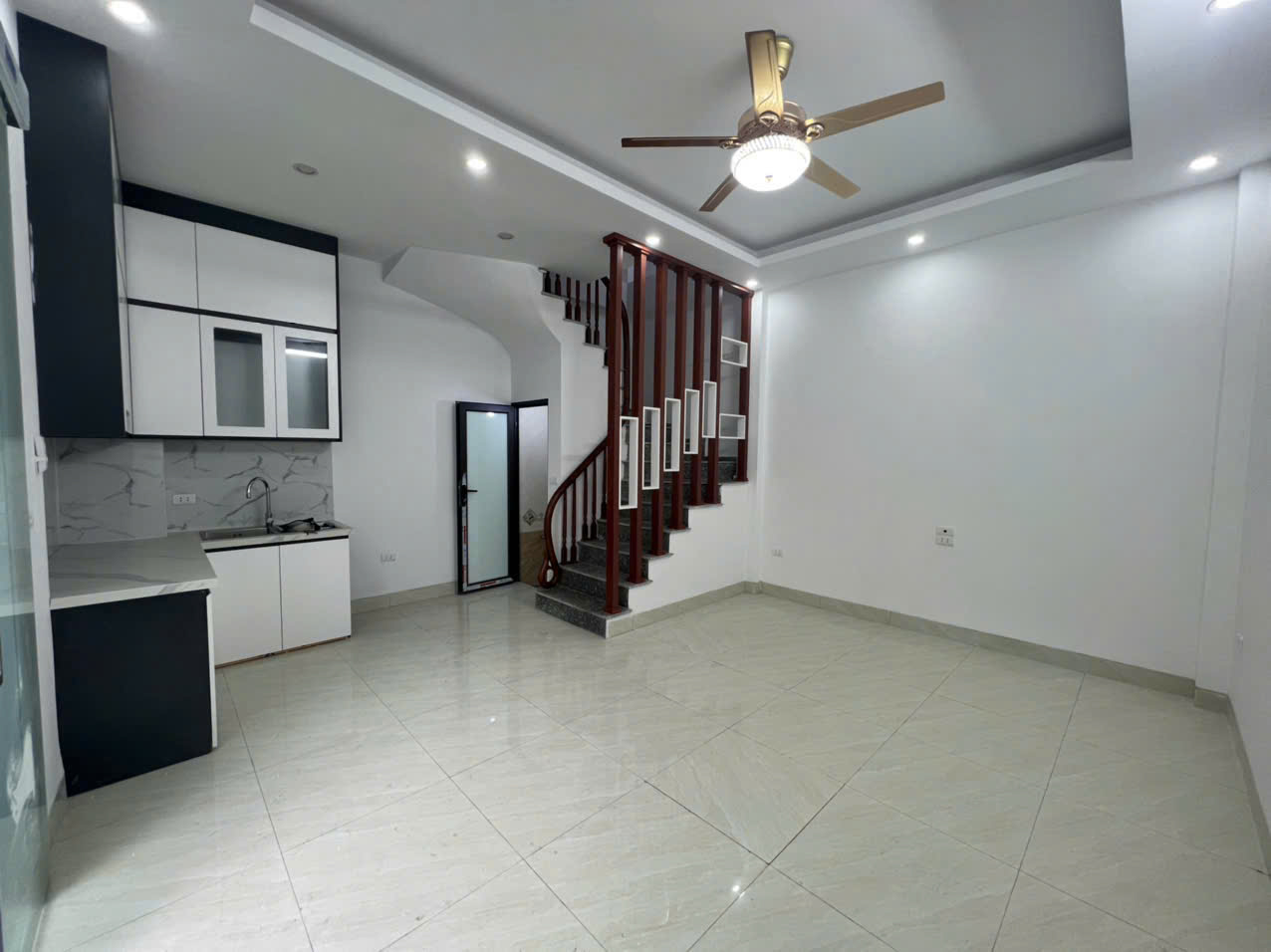 Bán Nhà Lĩnh Nam 31m 5 Tầng 4 Phòng Xây Mới Giá 5.95Tỷ Sổ Chính Chủ - Ảnh 3