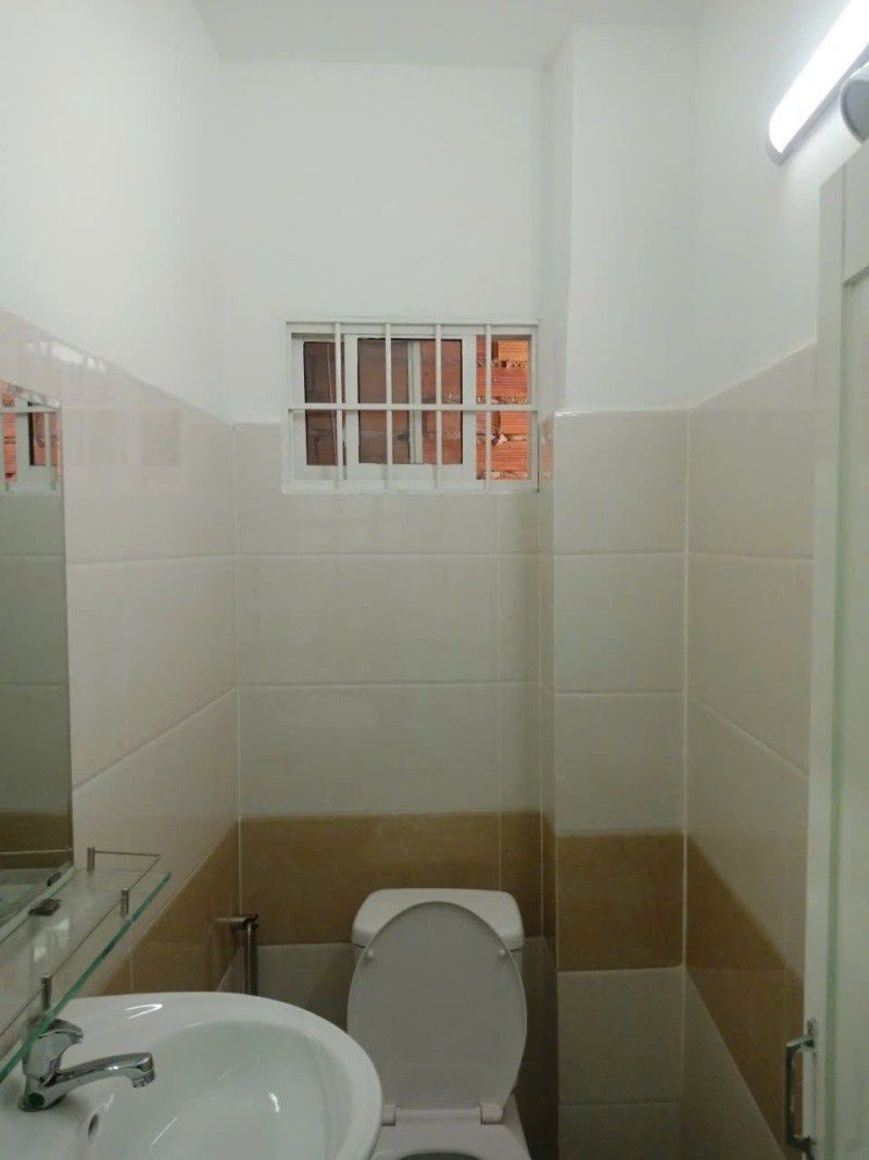 HẺM Ô TÔ - SÁT QUẬN 1 - KẾ BÊN PHAN XÍCH LONG - 24M2 - 4 TẦNG BTCT - SỔ VUÔNG - NHÀ MỚI VÀO Ở NGAY - Ảnh 2