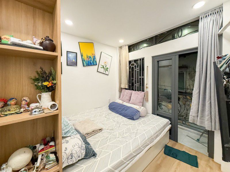 NHÀ ĐẸP FULL NỘI THẤT - GẦN CHỢ BÀ CHIỂU - HẺM XE HƠI KIA - SÁT MẶT TIỀN- 20M -  VUÔNG A4- 2 TẦNG - Ảnh chính