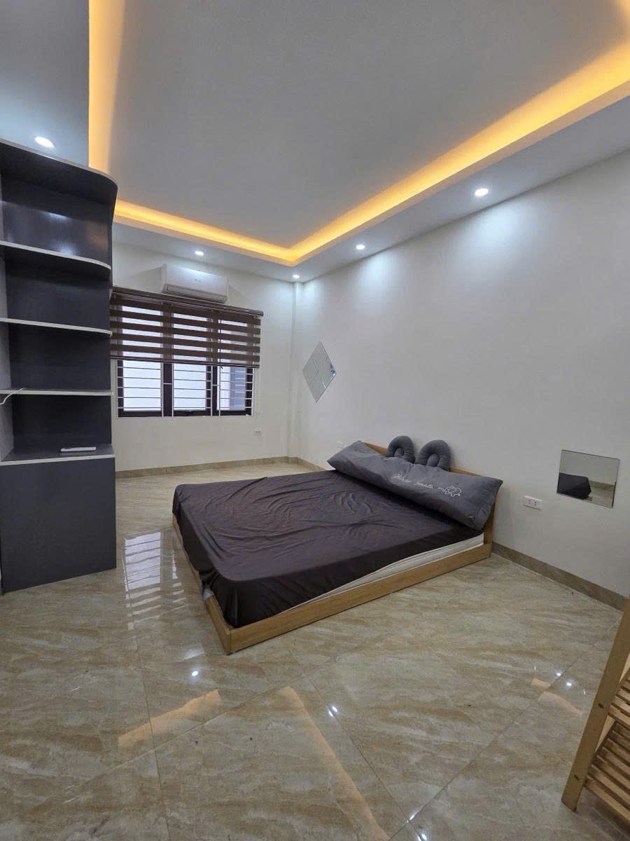 Bán nhà phố Thái Thịnh xây mới 5 tầng - Lô góc trước nhà rộng 3m - Ảnh 1