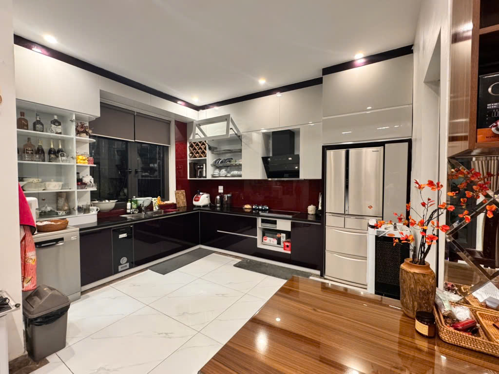 BÁN NHÀ PHỐ LÁNG HẠ - 148M² - MT RỘNG - 2 MẶT NGÕ Ô TÔ TRÁNH - KINH DOANH - GIÁ CHỈ 35 TỶ - Ảnh 2