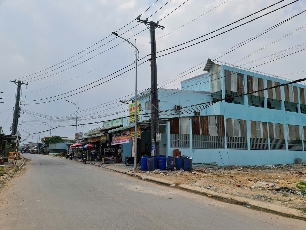ĐẤT ĐẸP - ĐẦU TƯ SINH LỜI - CHÍNH CHỦ Cần Bán Đất Mặt Tiền Đường Chợ Chiều, Đức Hòa, Long An - Ảnh chính