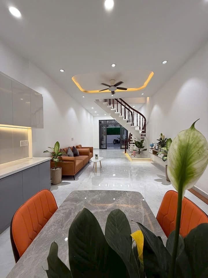 Bán nhà 92m², 2 tầng, 3PN, Q.9, 5.6 tỷ, sổ hồng - Ảnh 1