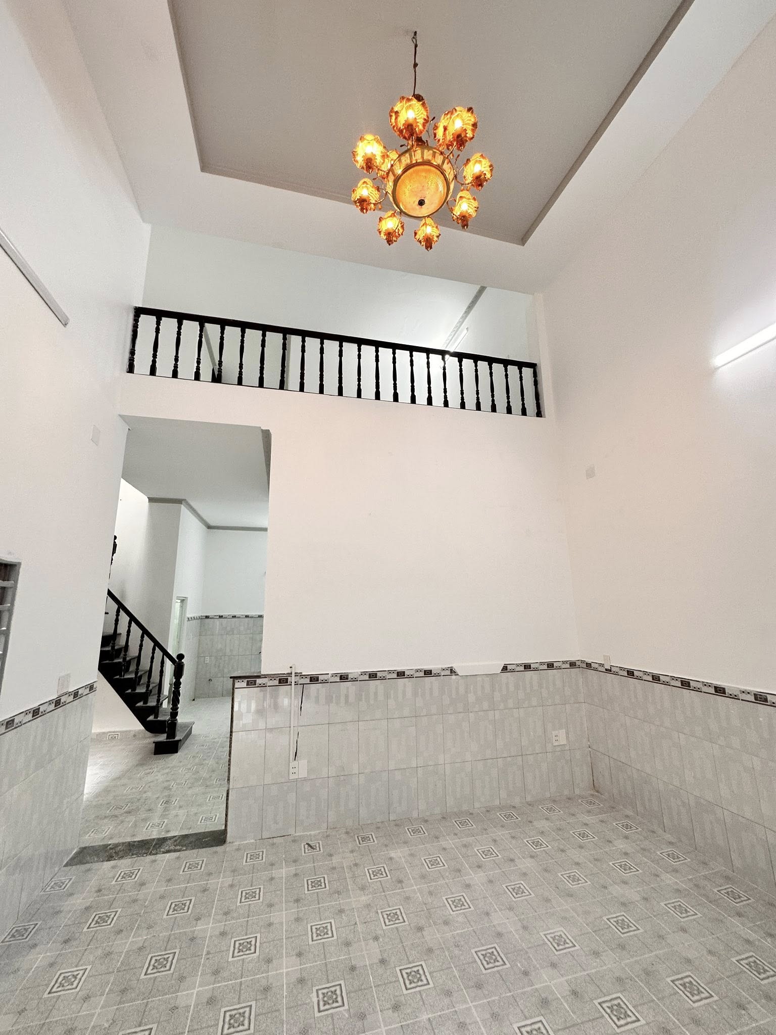 Nhà rộng rãi 6x12m, ngay Ngã Tư Ga giáp Gò Vấp, giá rẻ tiện sửa chữa - Ảnh chính