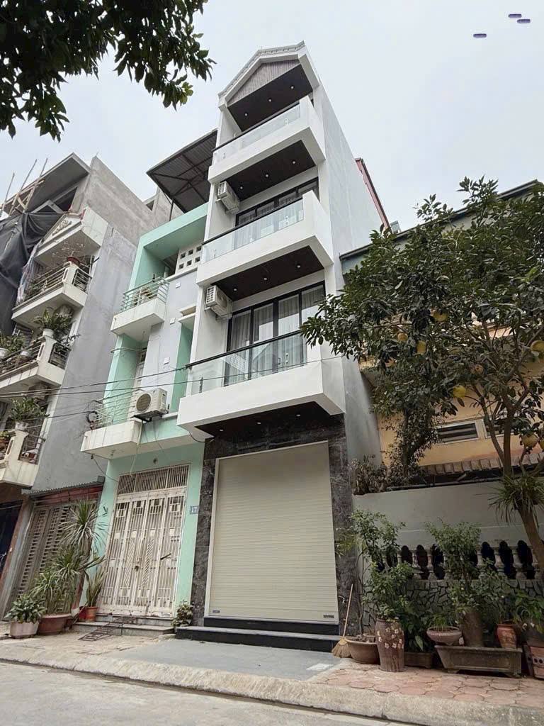 Bán nhà cv Ngọc Thuỵ, khu phân lô giáo viên. 40m x 4T oto tránh, vỉa hè. Chỉ hơn 11 tỷ. LH - Ảnh chính