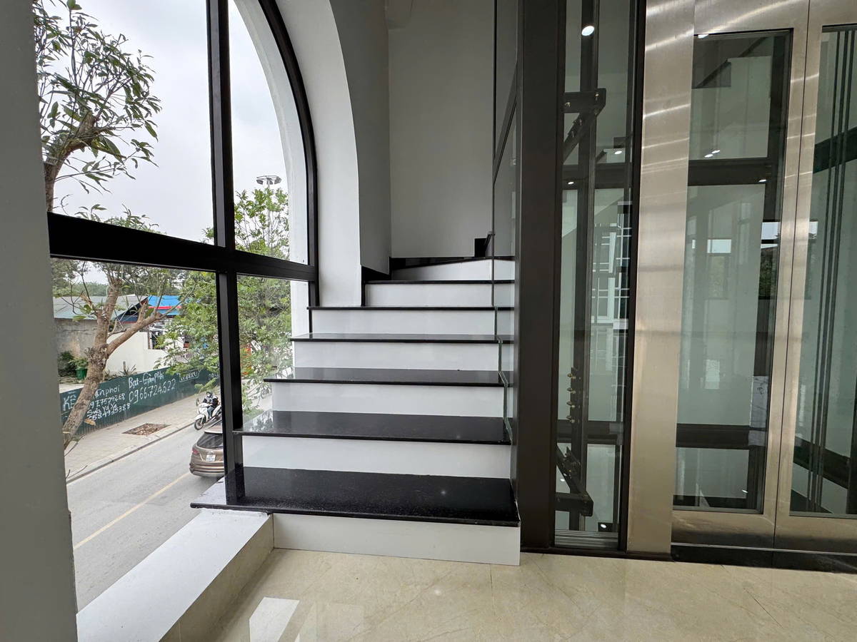 Bán Nhà Mặt Phố Sa Đôi. Nam Từ Liêm. Lô Góc. Ô Tô. Vỉa Hè. DT 206m2. Giá 64,8 Tỷ. - Ảnh 2