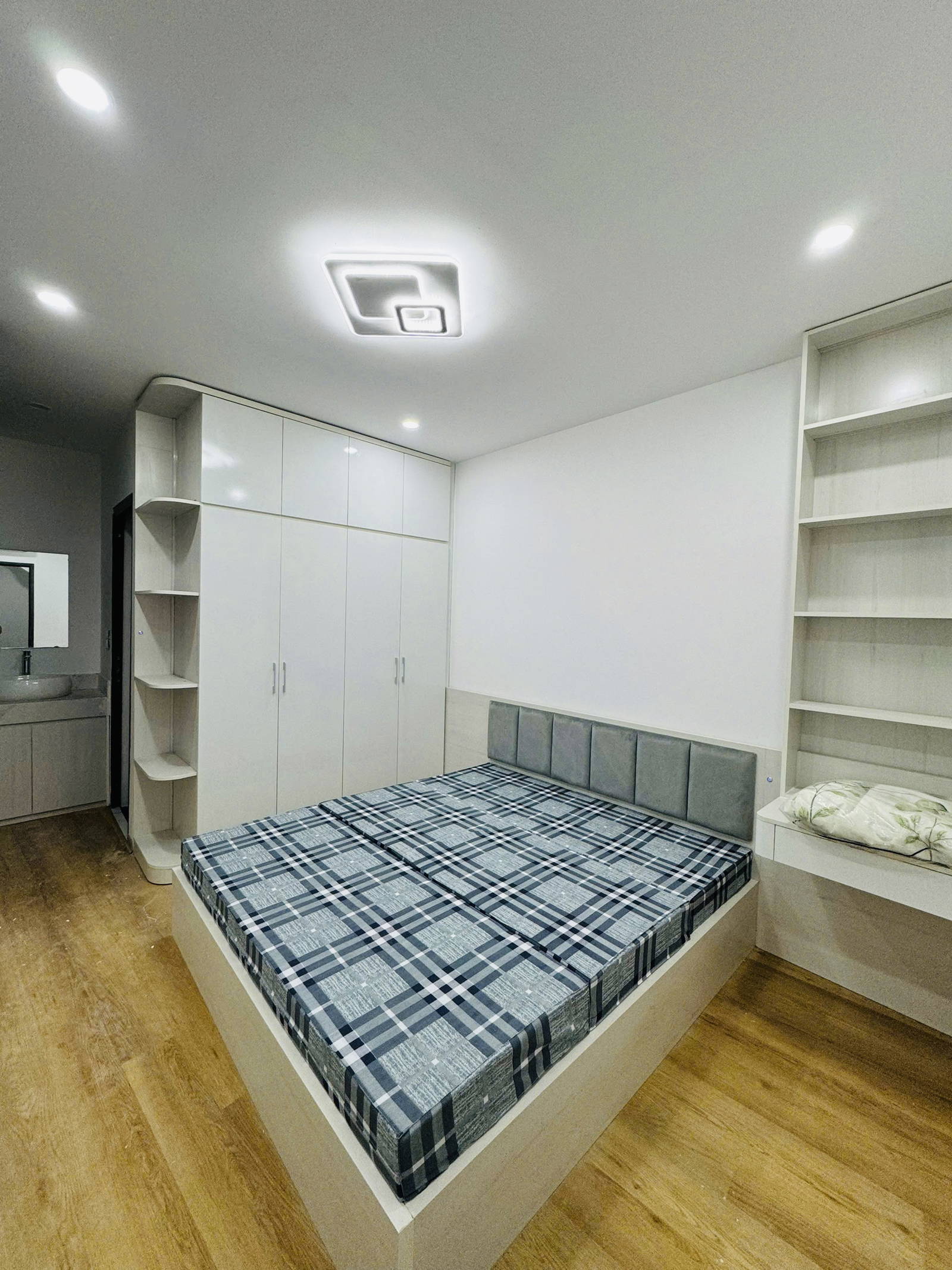 HÀNG HIẾM, NGÕ Ô TÔ, VIEW HỒ, THANG MÁY. ĐỊNH CÔNG, HẠ30M2,  6,95 TỶ. - Ảnh 1