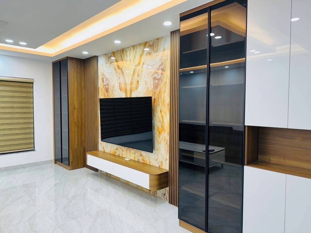 ✨ SIÊU PHẨM ĐẲNG CẤP LONG BIÊN ✨ 🏡 NHÀ ĐẸP – FULL NỘI THẤT – GARA 2 Ô TÔ – THANG MÁY – Ô TÔ CHẠY VÒNG QUANH - Ảnh 2