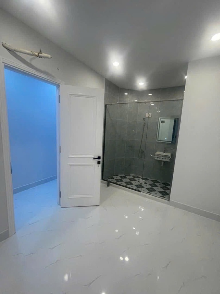 Nhà Mặt tiền Âu Dương Lân, P3 Q8  (p.Rạch Ông)- bán nhà- thông tứ tung. 150 m2 - Ảnh 1