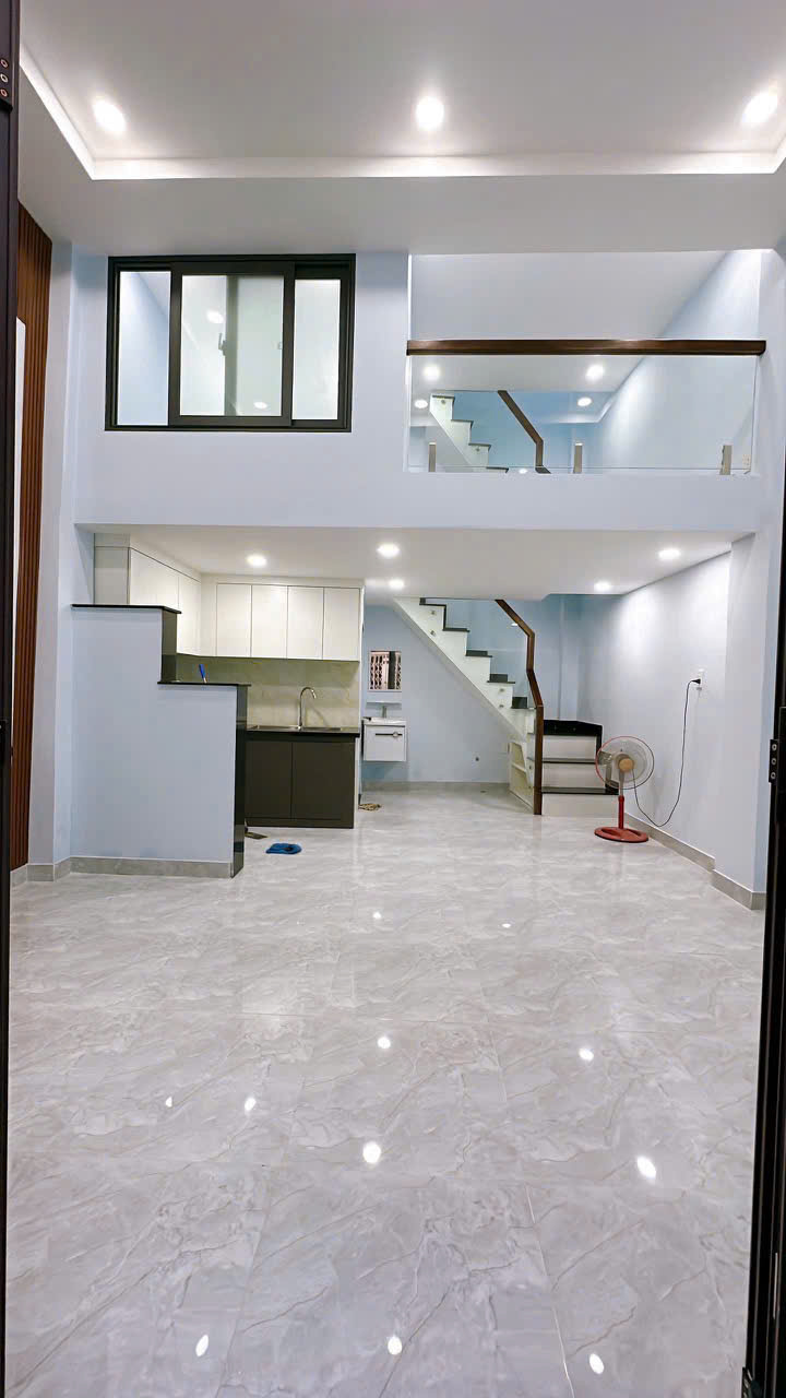 NHÀ ĐẸP NGANG 4.5 NỞ NGANG 5M DÀI 6M<br>ĐÚC BÊ TÔNG SỔ HỒNG CÓ 3 TỶ <br>TRUNG TÂM Q4 - Ảnh chính