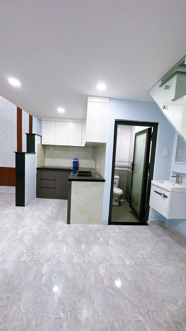NHÀ ĐẸP NGANG 4.5 NỞ NGANG 5M DÀI 6M<br>ĐÚC BÊ TÔNG SỔ HỒNG CÓ 3 TỶ <br>TRUNG TÂM Q4 - Ảnh 2