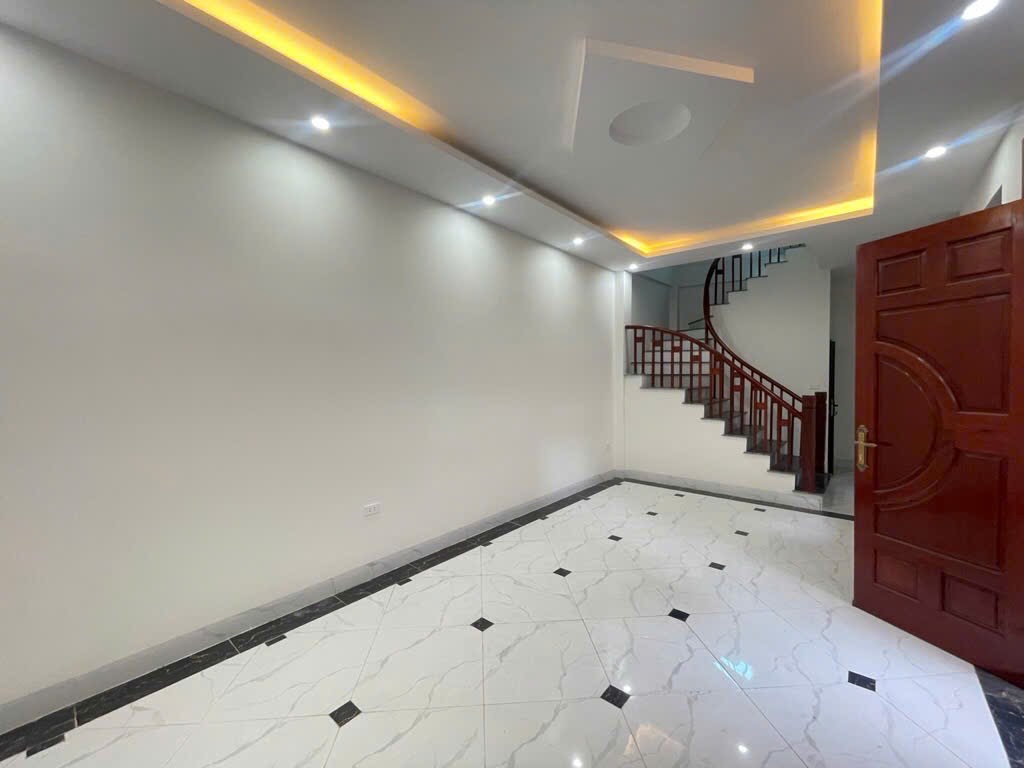 NHÀ MỚI LUNG LINH - DIỆN TÍCH RỘNG - GIÁ HỢP LÝ - Ô TÔ ĐỖ CỔNG 📍 Cự Khối, Long Biên - Ảnh chính
