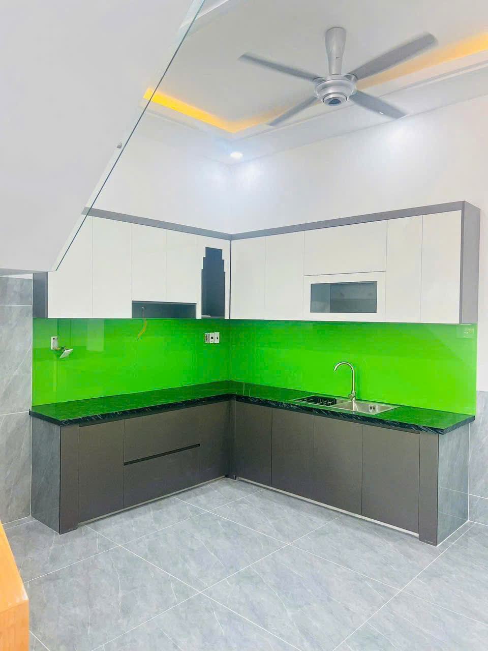 Bán nhà lầu đẹp, KDC Thạnh Phú, đường nhựa bàn cờ chỉ 2ty380 - Ảnh 2