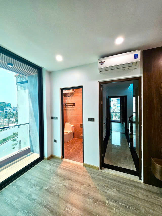 NHÀ MỚI LÔ GÓC Ô TÔ VÀO NHÀ FULL NỘI THẤT Ngọc Thụy-Long Biên 65m2,X 5 tầng 19.8 tỷ. - Ảnh 2