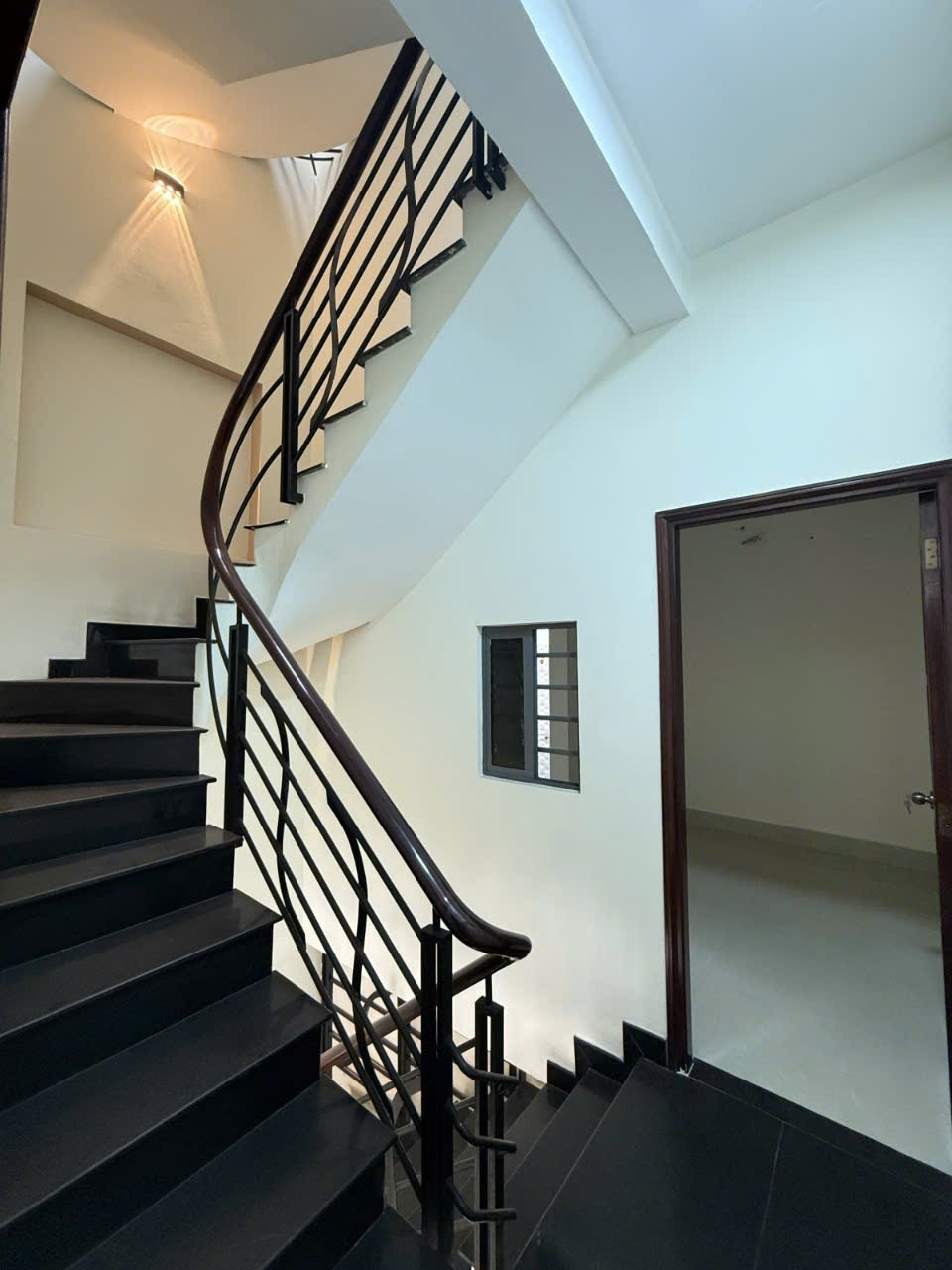 Tân Phú mặt tiền Kinh Doanh gần chợ Sơn Kỳ 100m2 - 4 Tầng Nhỉnh 12ty - Ảnh 2