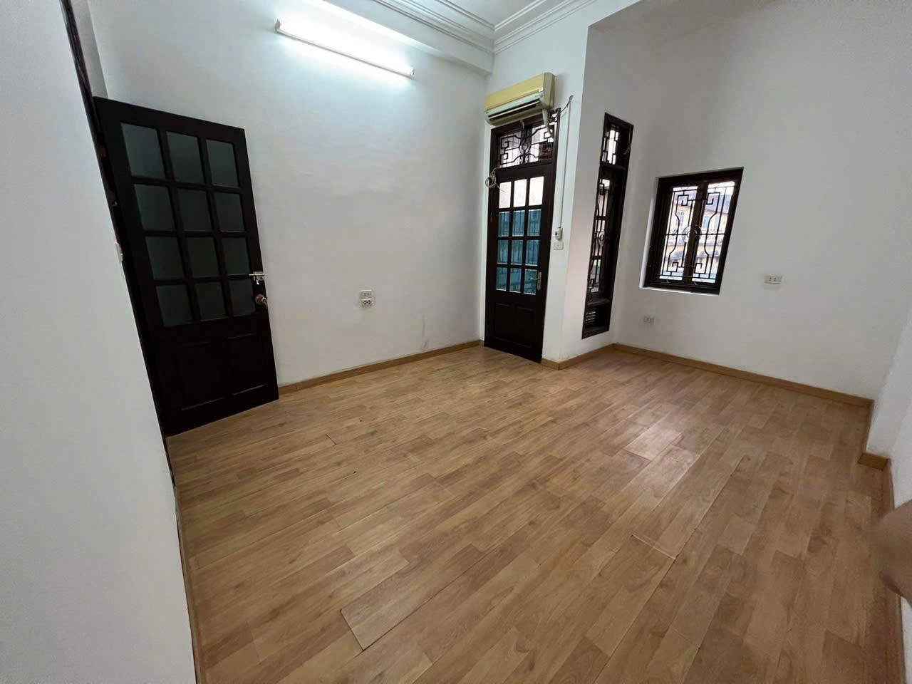 Chính chủ bán nhà ngõ kinh doanh, ô tô thông, nở hậu,  Ngã Tư Sở,  Đống Đa. DT: 53m2 – 5 tầng. 8,95 - Ảnh 2