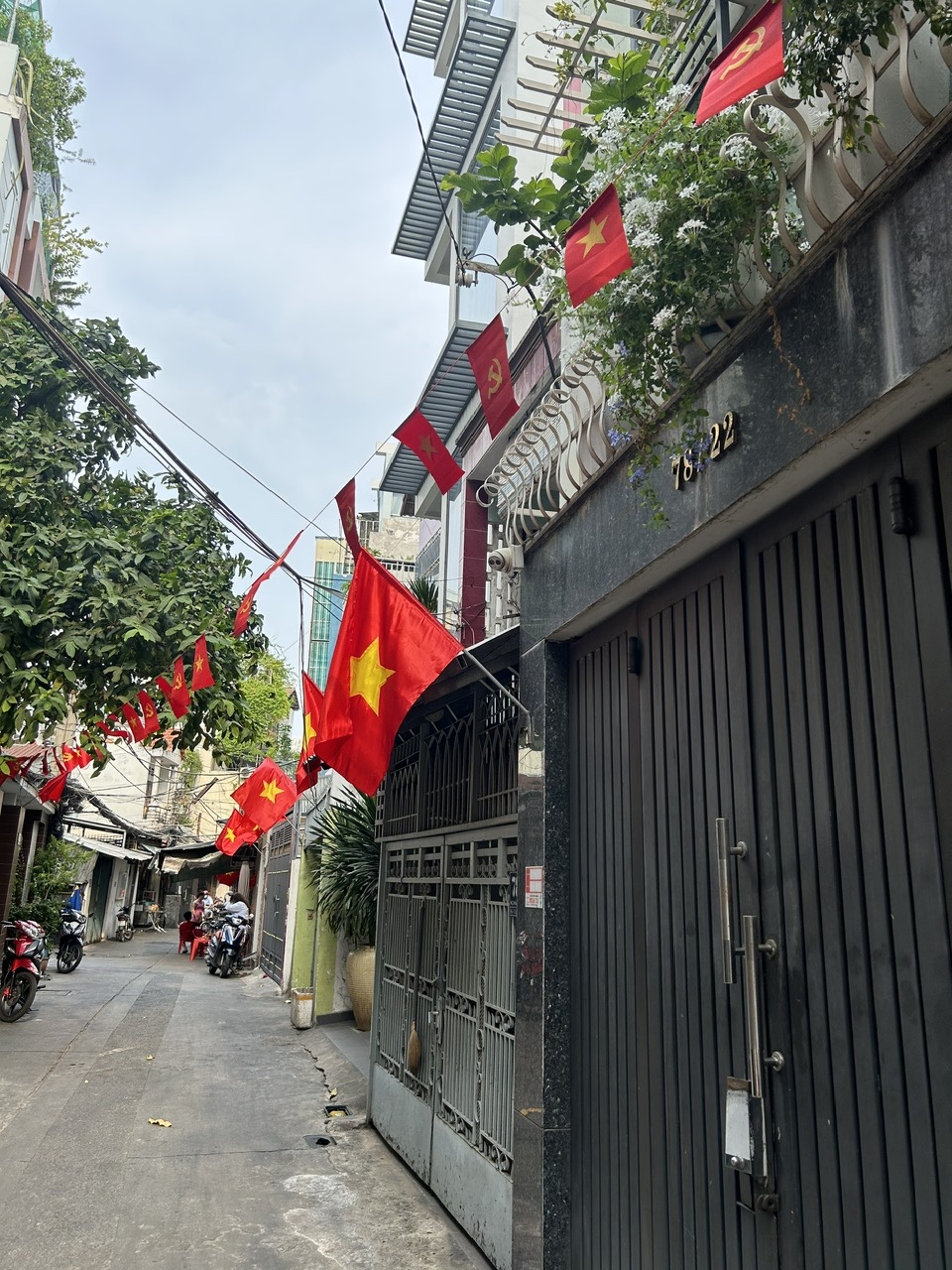 NHÀ BÁN MẶT TIỀN XE HƠI CHẠY NGANG- TRƯỚC NHÀ 4M- GẦN CÔNG VIÊN KHÁNH HỘI - QUA QUẬN 1 VÀ QUẬN 7 - Ảnh 1