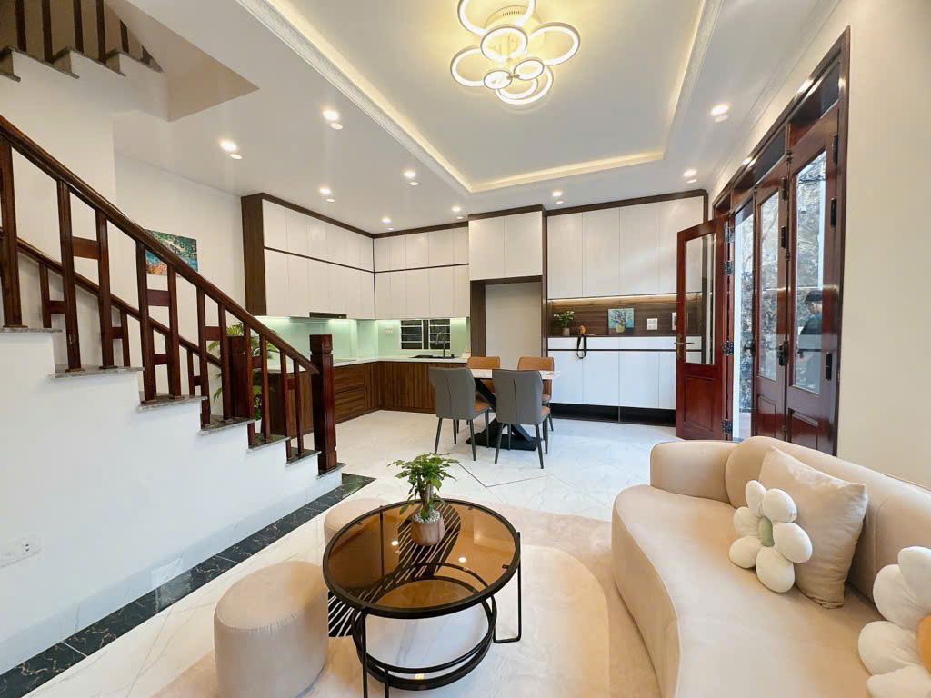 Bán nhà Sài Đồng, Long Biên, Hà Nội, 5,95 tỷ, 43m2, view đẹp, nhiều tiện ích, ngõ nông - Ảnh 1