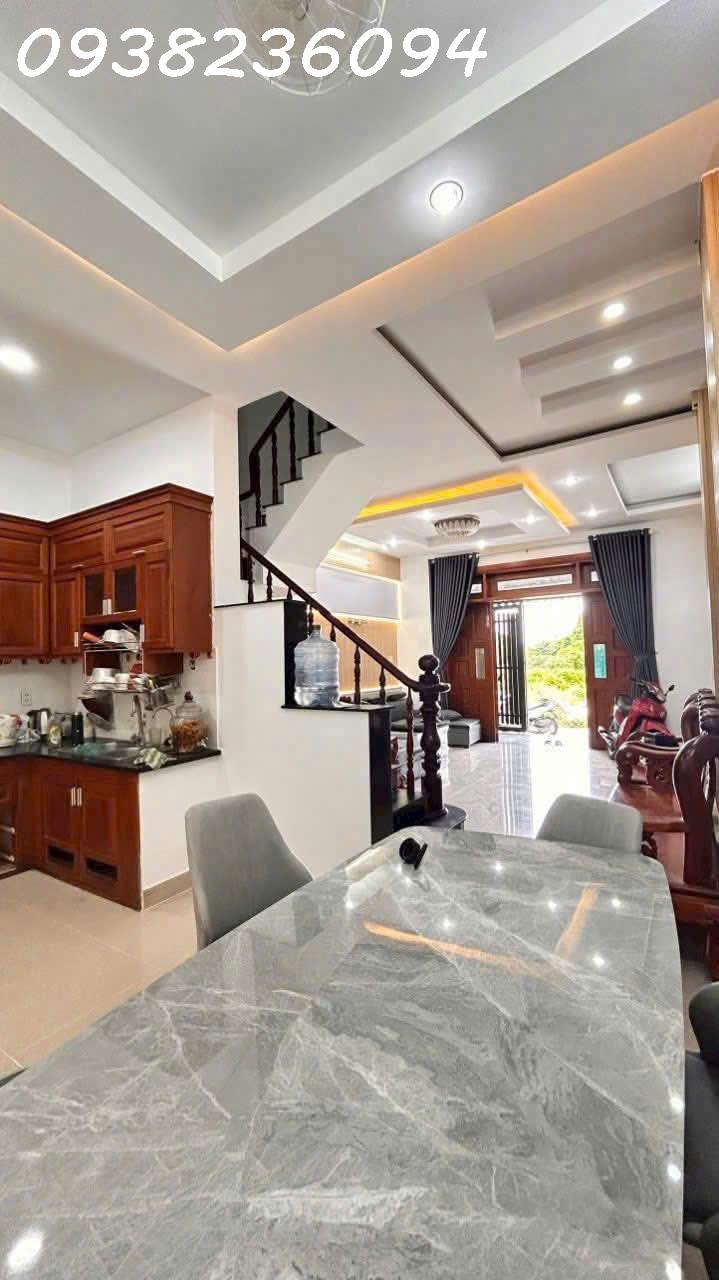 NHÀ 70m2, HẺM LỚN, FULL NỘI THẤT XỊN, GẦN CAO ĐẲNG ĐÊỊN LỰC QUẬN 12 - Ảnh chính
