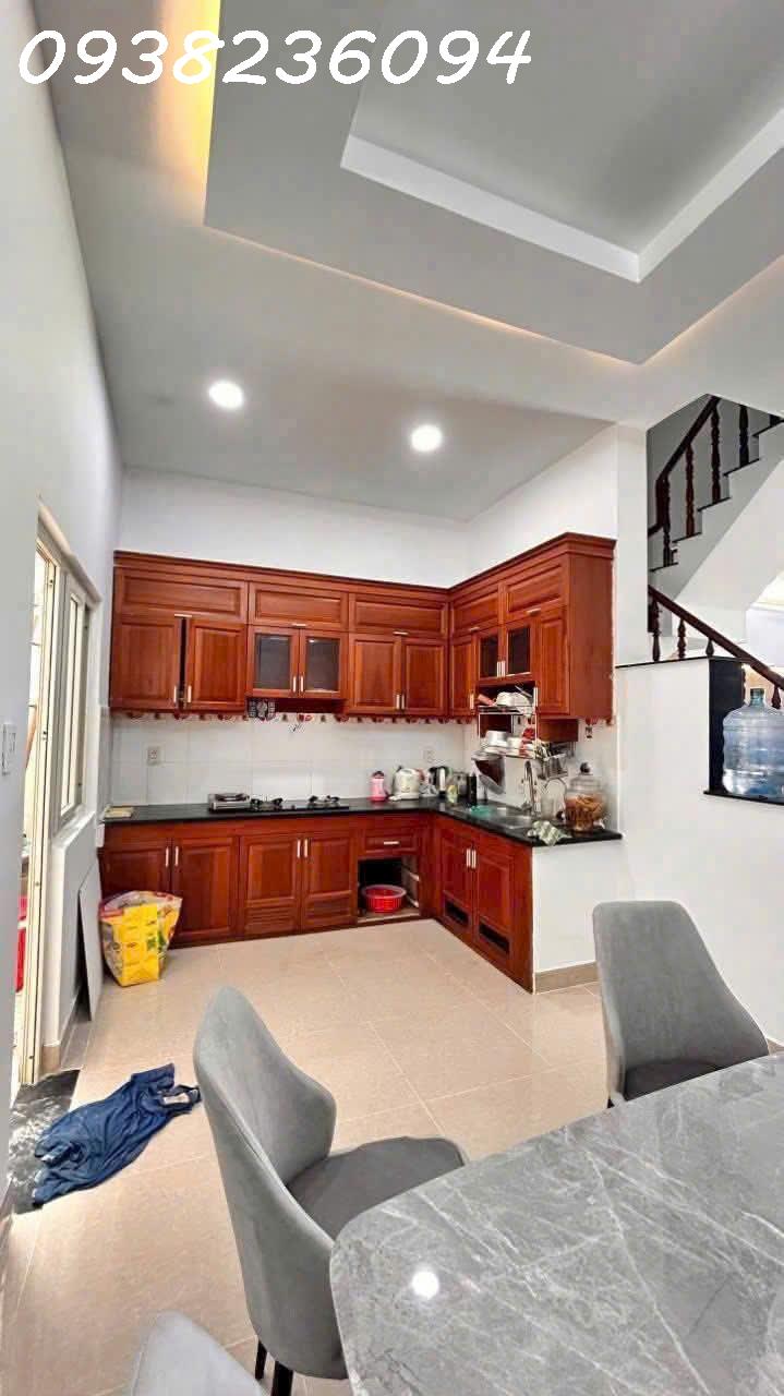 NHÀ 70m2, HẺM LỚN, FULL NỘI THẤT XỊN, GẦN CAO ĐẲNG ĐÊỊN LỰC QUẬN 12 - Ảnh 2