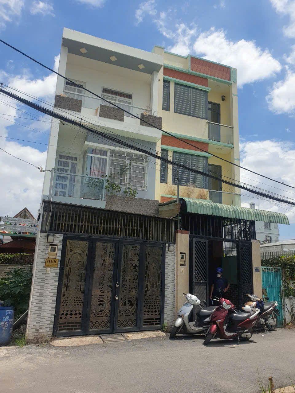 BÁN ĐẤT TẶNG NHÀ 3 LẦU + 2 PHÒNG TRỌ CHO THUÊ 12 TRIỆU/TH - NGÔ CHÍ QUỐC - BÌNH CHIỂU. <br>SÁT BÊN - Ảnh chính