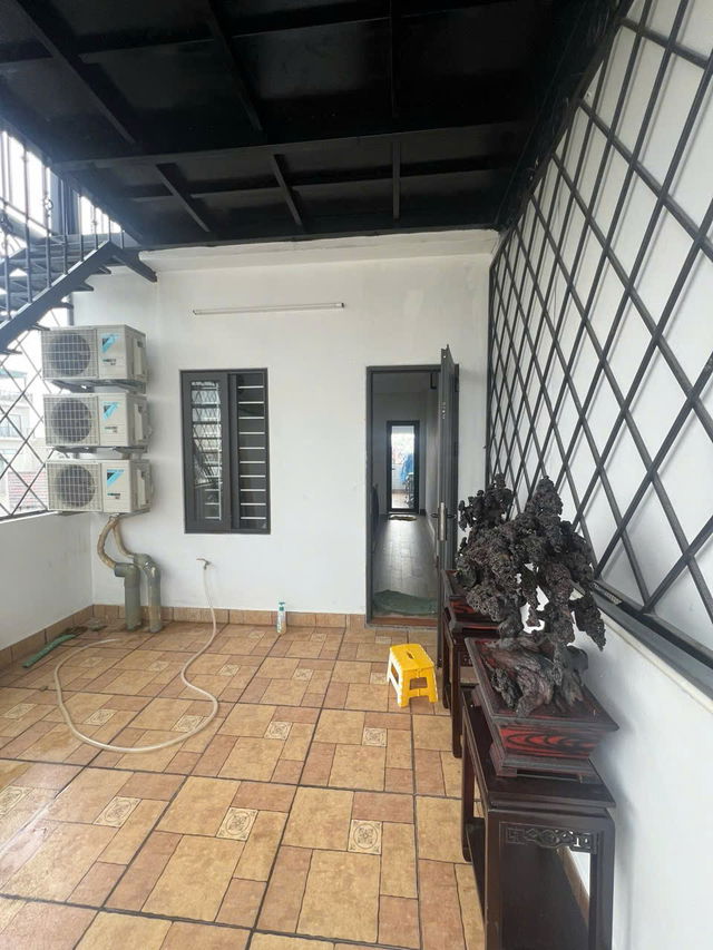 Nhà 6 Tầng Thang Máy – Ga Ra Ô tô - Kinh Doanh Nguyễn Văn Linh 63 m2,X  6 tầng,12.85 tỷ Long Biên. - Ảnh 4