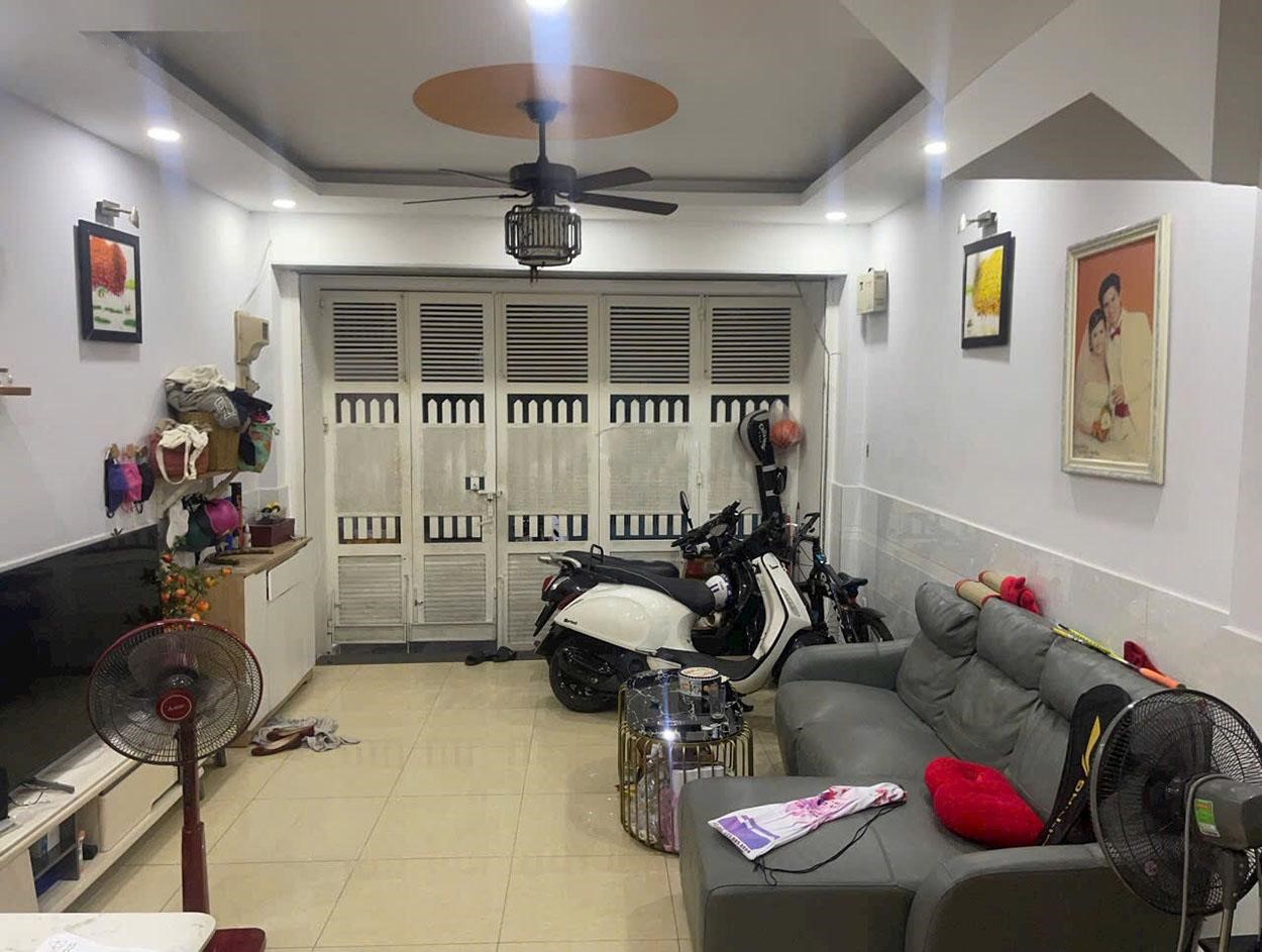 Rẻ hơn thị trường 5 Tỷ, Bề Ngang Siêu lớn 15m, MT NGAY TRƯƠNG ĐỊNH, Q3. 200m2. 52Tỷ - Ảnh 2