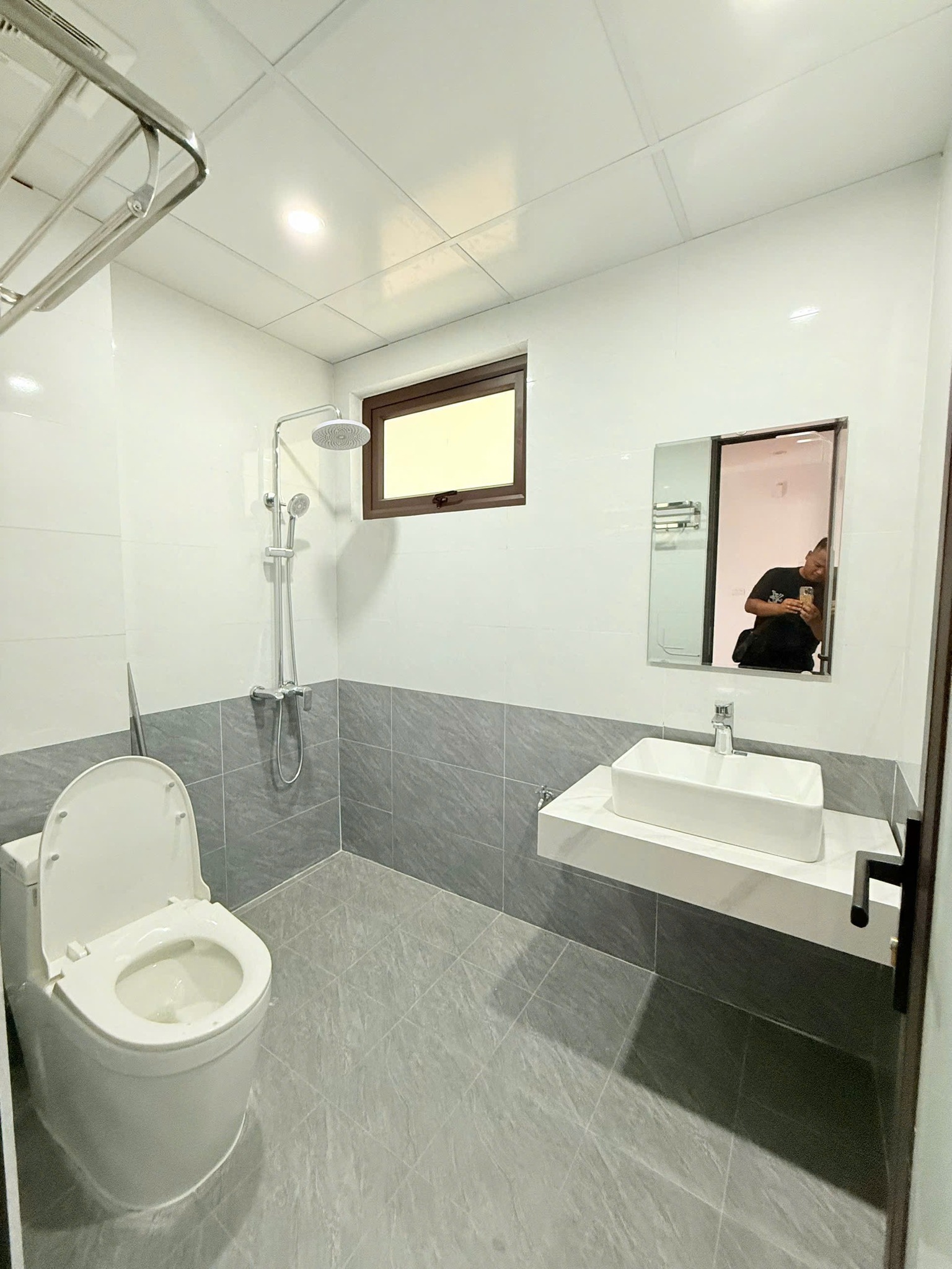 NHỈNH 5 TỶ XÍU Hàng Hiếm Giang Biên nhà đẹp 5T 1 nhà ra oto tránh. LH 0936123469 - Ảnh 3