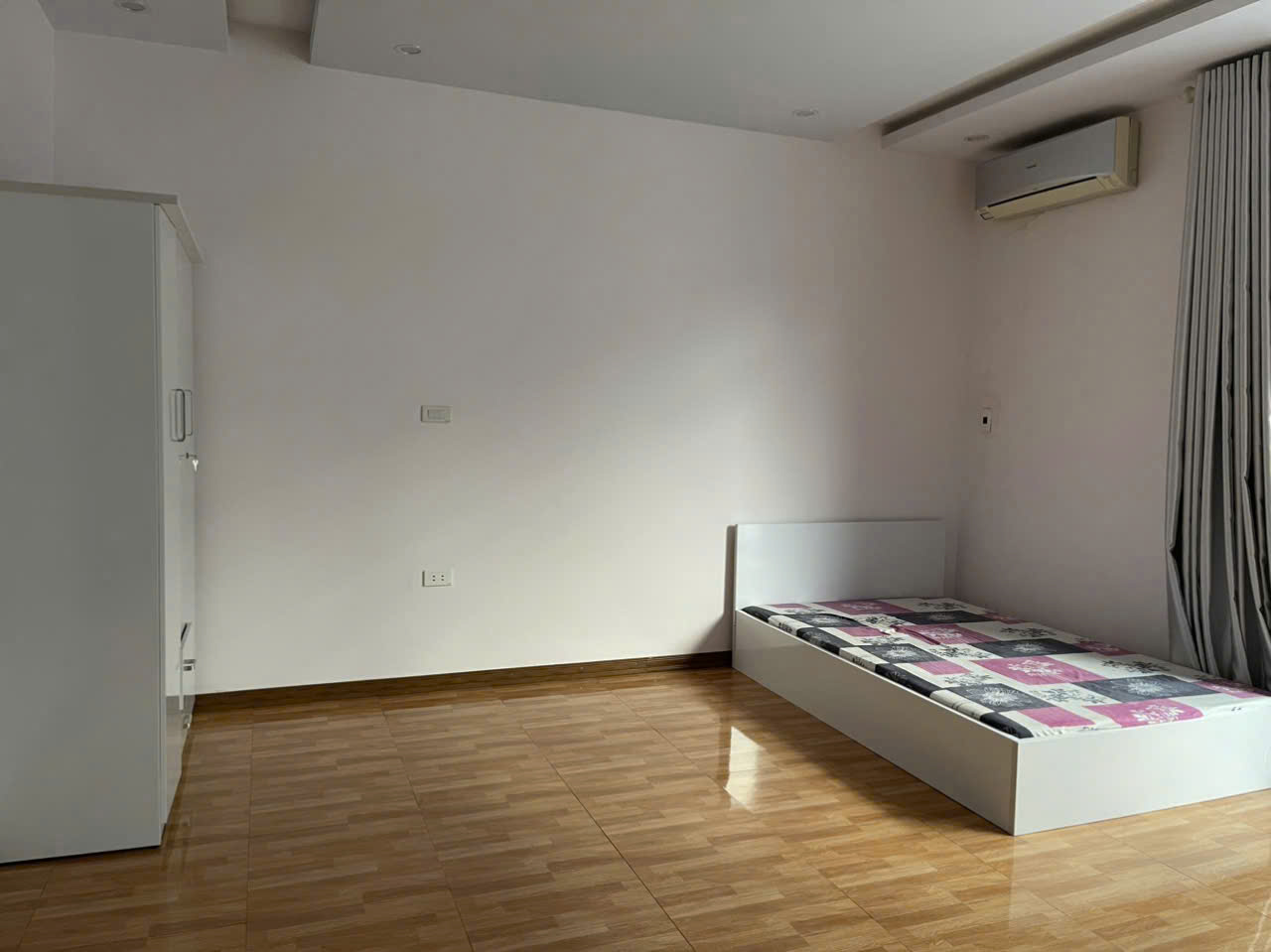 Bán nhà Tô Vũ - 193 Văn Cao, 61m 4 tầng, ngõ ô.tô, giá  4.35 tỉ - Ảnh 3