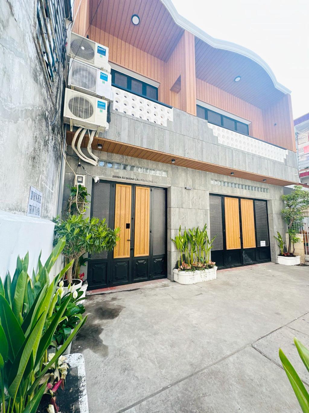 BÁN CĂN HỘ DỊCH VỤ 116M2 ĐƯỜNG ÂU DƯƠNG LÂN TRUNG TÂM QUẬN 8 - Ảnh 1
