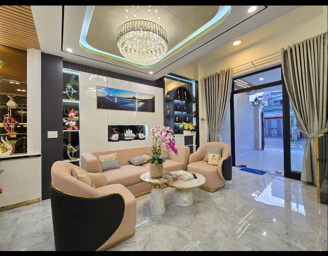 + Nhà 3 tầng mới xây nội thất châu âu siêu đẹp, Biển Nguyễn Tất Thành 100m, khu bãi tắm trung tâm - Ảnh chính