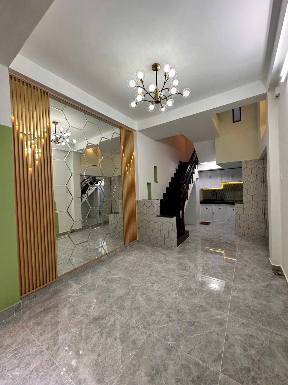**5 TỶ HƠN- Nhà mới Đẹp 4 Tầng Sát Mặt Tiền Trần Hưng Đạo TT Quận 5-Giáp Quận 1 - Ảnh chính