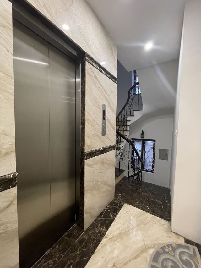 Bán nhà phố Lý Nam Đế, Hoàn Kiếm 70m2, 7T thang máy cực đẹp, mặt tiền 6.6m lô góc 3 thoáng - Ảnh 1
