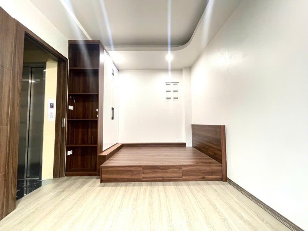 Bán nhà 6 tầng thang máy phố Lạc Long Quân, Tây Hồ, cách 1 nhà ra ô tô tránh, 25m, 5.8 tỷ - Ảnh 1