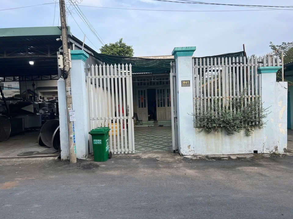 Bán Gấp Nhà 96m2 Đường Nhựa 7m gần Chợ Việt Kiều giá 620 Triệu có SHR - Ảnh chính