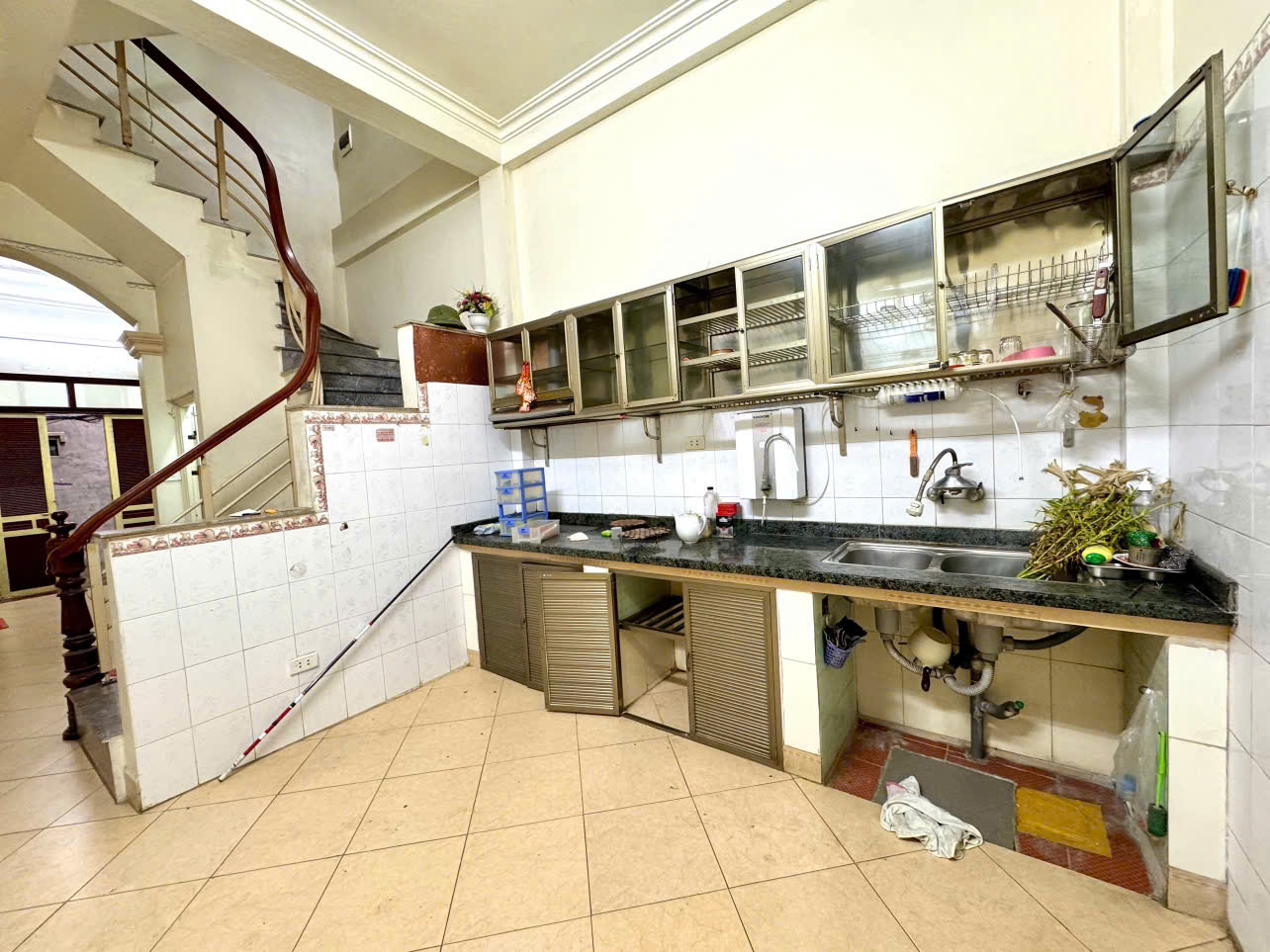 Cần bán luôn và ngay nhà ngõ Hòa Bình 7, Hai Bà Trưng 42m x 4T giá 7.8 tỷ, căn góc, tự xây - Ảnh 1