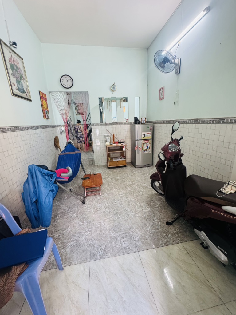 Bán nhà HXT Chiến Lược, gần Hương Lộ 2, Bình Tân, 3x10 - 2 tầng, chỉ hơn 2 tỷ - Ảnh 1