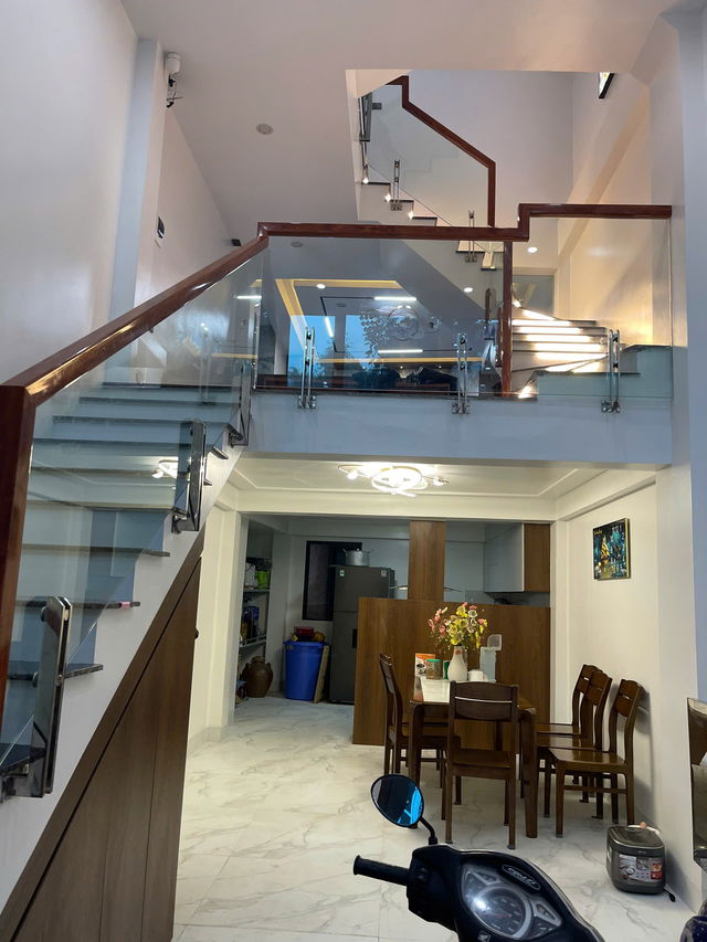 NHÀ MỚI ĐẸP NGÕ RỘNG FULL NỘI THẤT  Nguyễn Văn Cừ 43m2,5 tầng mặt tiền 3.5m, 8 tỷ Long Biên. - Ảnh 2