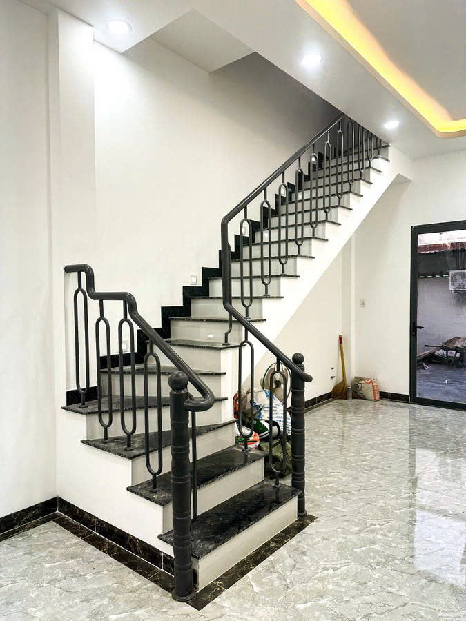 :<br>Bán nhà mới ở ngay  Linh Đông THỦ ĐỨC 44m2-3tang- – 1 trệt 1 lầu – sổ riêng – gần PVĐ – 4.28 tỷ TL - Ảnh 1
