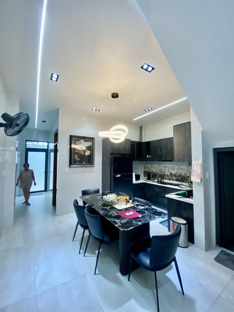 Bán nhà 80m², 5PN, 5WC, 4 tầng, Q.9, 7.4 tỷ, sổ hồng - Ảnh 1