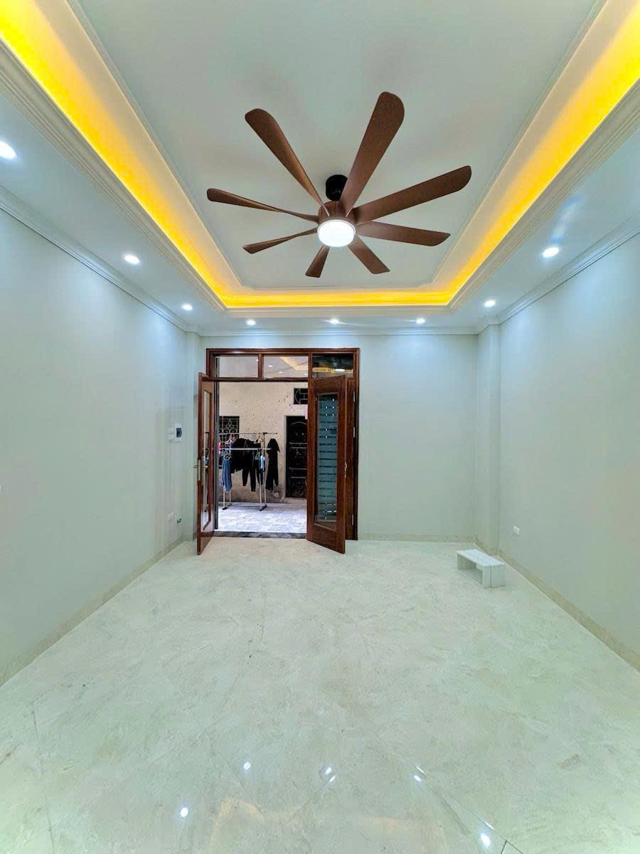 BÁN NHÀ HOÀNG MAI NGÕ TRƯỚC NHÀ SIÊU RỘNG DT 36m2 5 tầng MT 3.2m Giá 7.65 tỷ - Ảnh 1