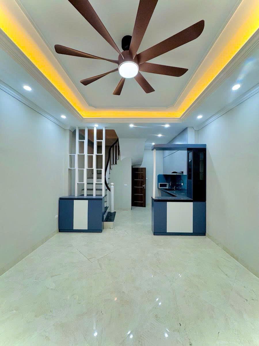 BÁN NHÀ HOÀNG MAI NGÕ TRƯỚC NHÀ SIÊU RỘNG DT 36m2 5 tầng MT 3.2m Giá 7.65 tỷ - Ảnh chính
