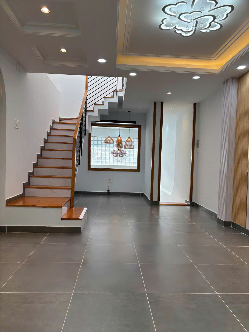 Nhà Mới 3 Tầng Cách Nặt Tiền 15M Hẻm Thẳng Xe Hơi Sổ Vuông 53m2 Gía 6,1 Tỷ Thương Lượng - Ảnh 1