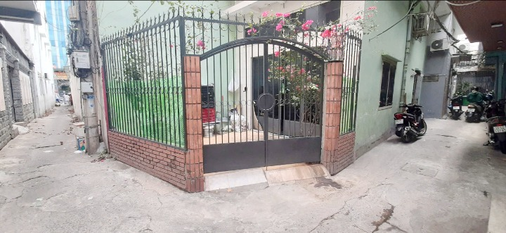 Nhà góc 3 tầng nở hậu hẻm thẳng đường Dương Bá Trạc P1Q8. Giá 5 tỷ TL - Ảnh 1