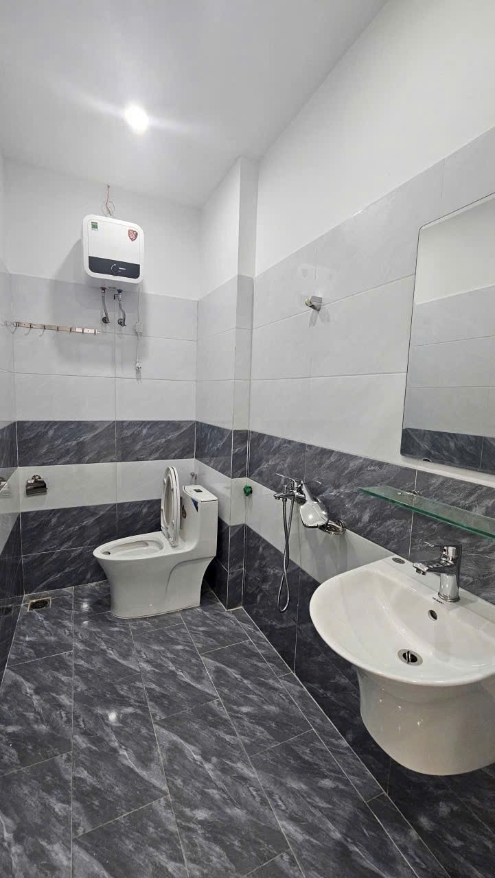 NHÀ 3 TẦNG - Ô TÔ ĐỖ CỬA - TIỆN ÍCH ĐẦY ĐỦ - TẠI BẮC HÀ KIẾN AN - Ảnh 2