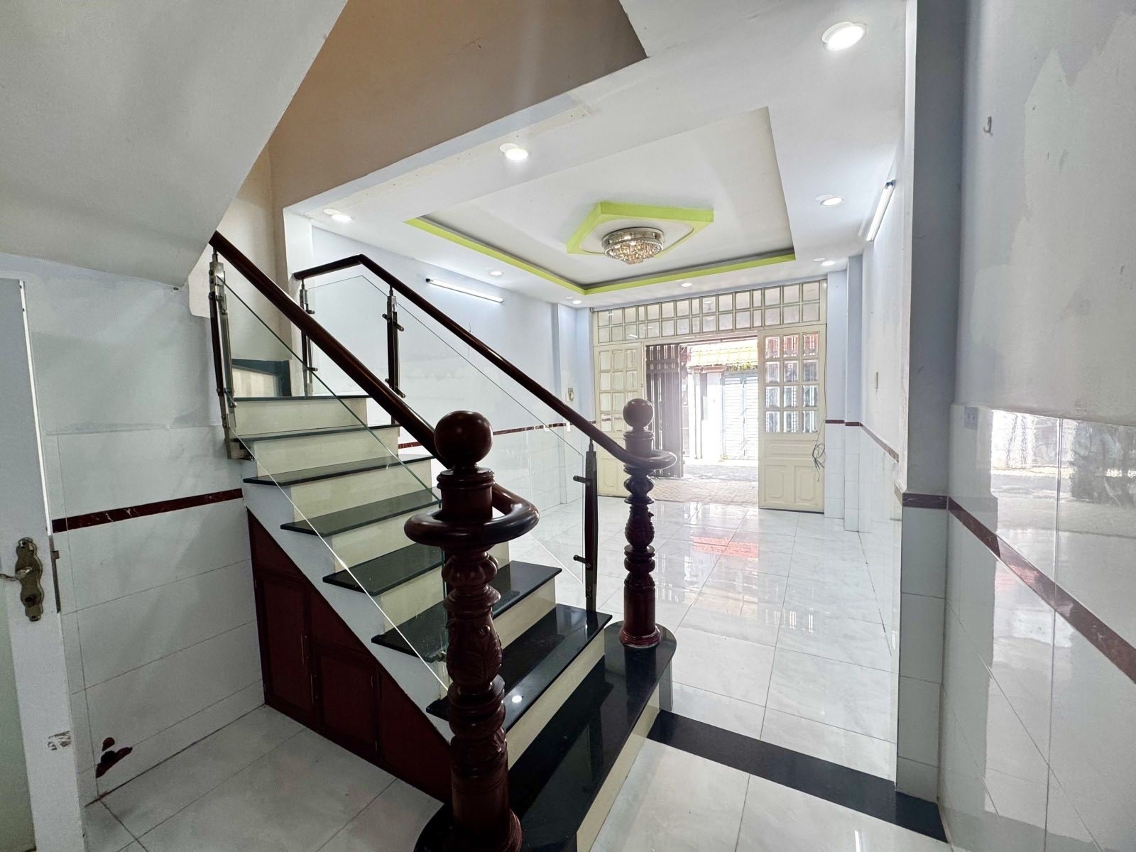 BÁN NHÀ 2 TẦNG - HẺM XE HƠI 5M –48M2 -CHỈ 5.5 TỶ - PHẠM VĂN CHIÊU – GẦN NGÃ 3 NGUYỄN VĂN KHỐI & NGÃ - Ảnh 1