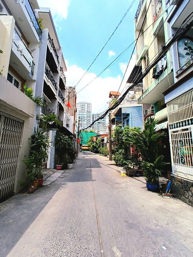 GIÁ MỀM NHẤT QUẬN 11 - Lạc Long Quân 4.95 tỷ - Căn Góc - Hẻm Xe Hơi Đẹp Nhất Đường Lạc Long Quân - - Ảnh 2