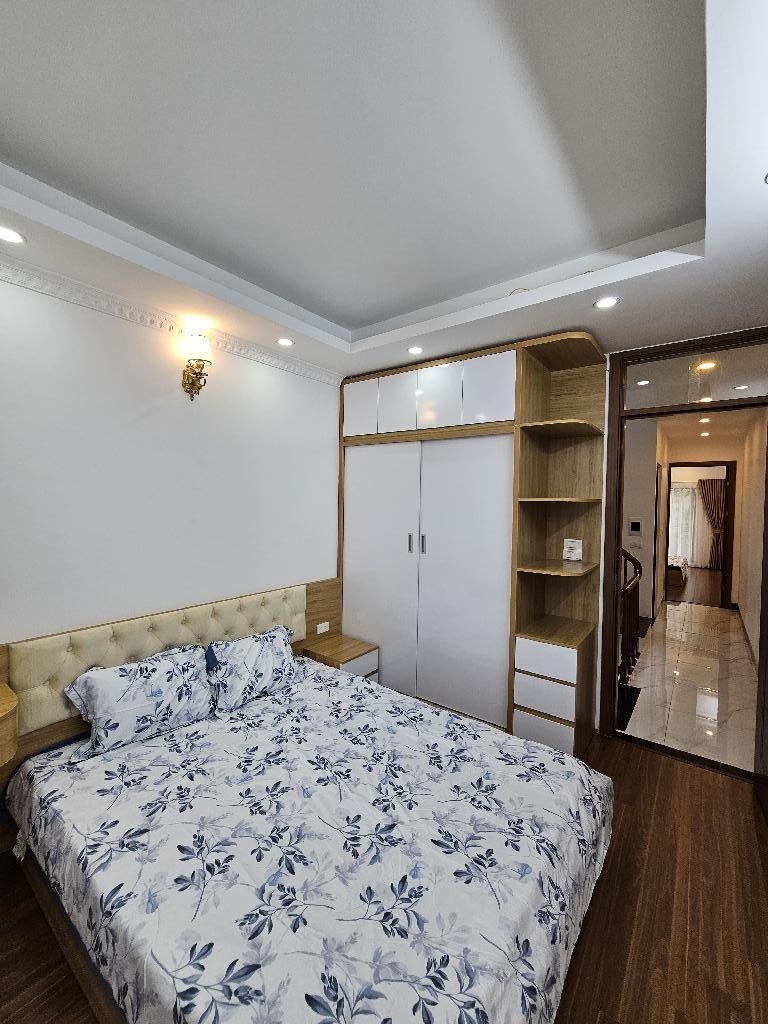 Bán nhà Nguyễn Văn Cừ 38m2, 5 tầng, lô góc 2 thoáng, ô tô vào nhà - giá nhỉnh 8 tỷ - Ảnh 1